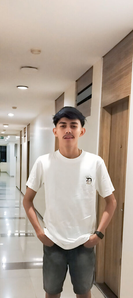 Call_ model free picture