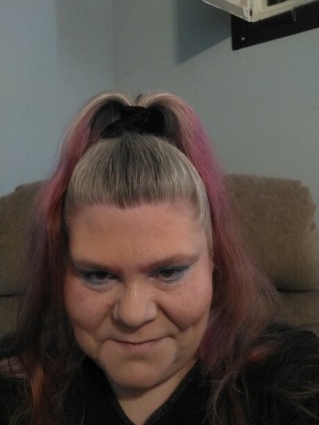 OzzAngel model naked img