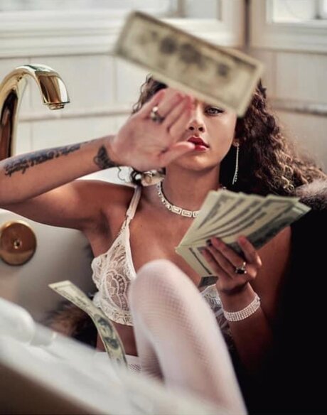 Luna Lucia_ erotic pornstar photo