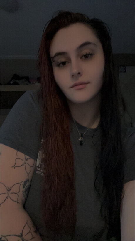 KaleyNichole art model pic