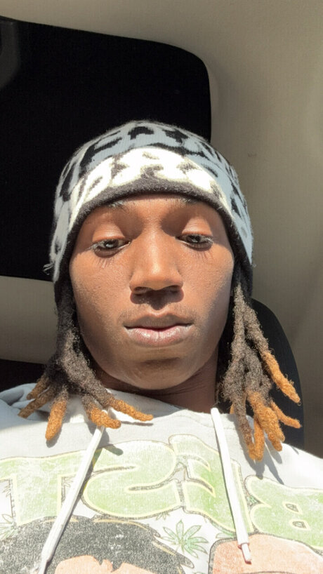 GLO WRLD beautiful model picture