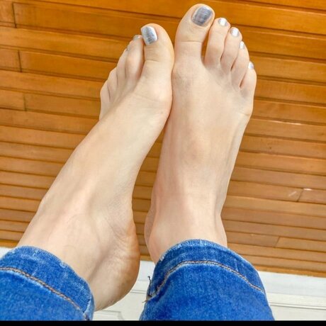 Paulina s Feet Colombian White Wrinkles pornstar top img