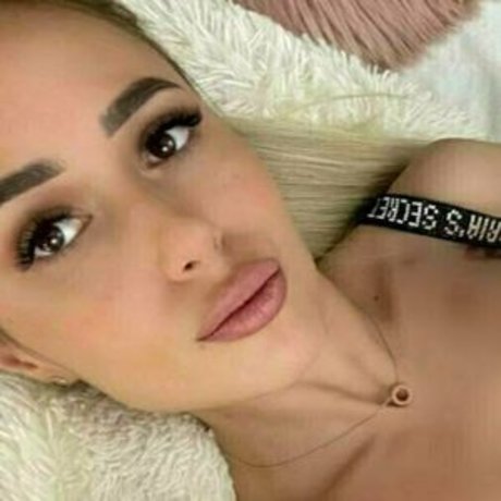 chloehoneyyy hot actress gallery