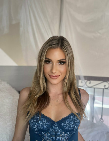 hannahhikess erotic model photo