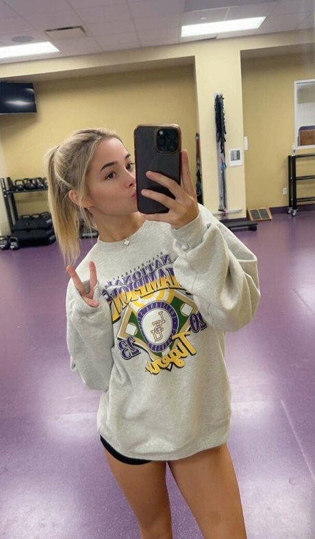 Livvy Dunne pretty actress photo