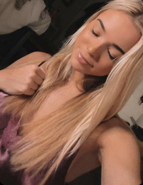 Livvy Dunne naked model picture