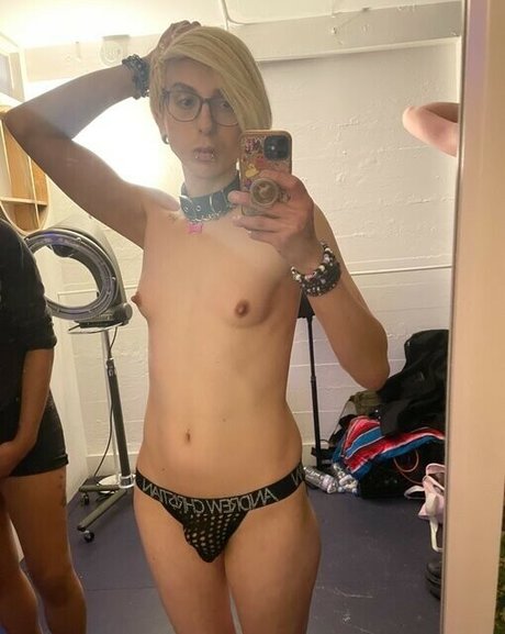 Cassie Coyote model sexy pic