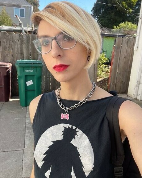 Cassie Coyote star erotic photo