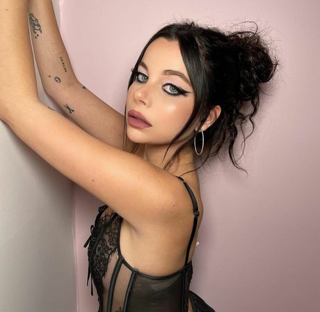 Ellise nude actress gallery