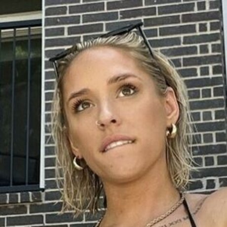 Emily Viuhkola model hot gallery