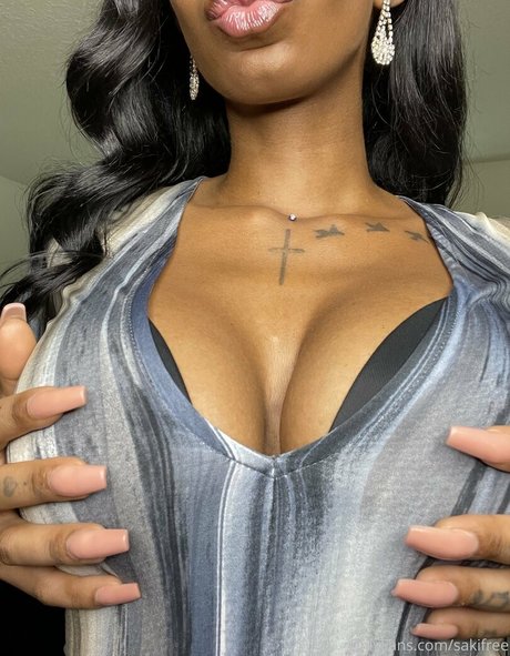 sakifree star naked pic