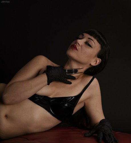 kittytenebris nudes model photo