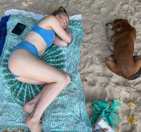 Maddie Moate hot model gallery