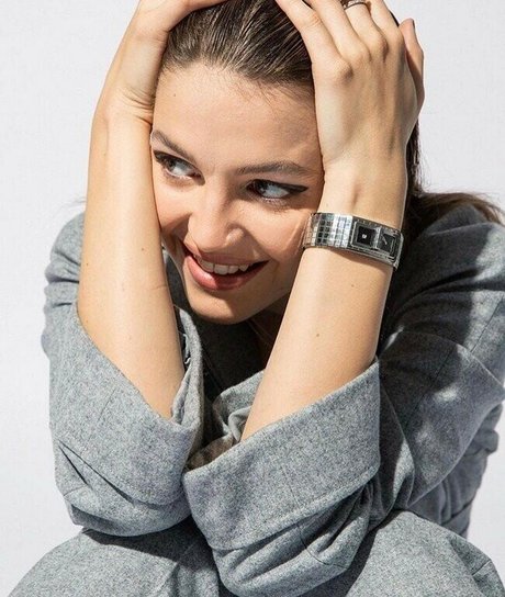 Ella Hunt nude actress galleries