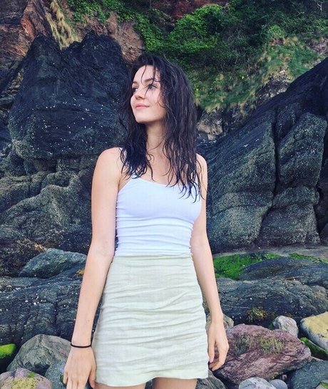 Ella Hunt porn actress images