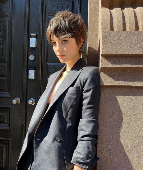 Ella Hunt nude pornstar pic