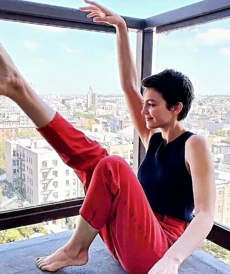 Ella Hunt model hot photos