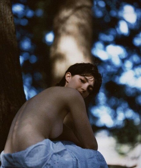 Ella Hunt pornstar hot pic