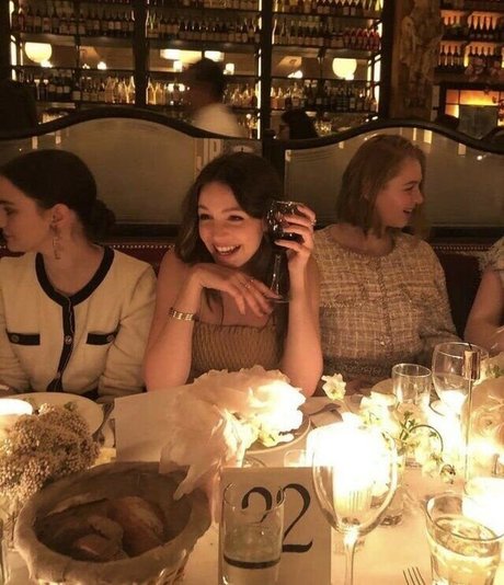 Ella Hunt perfect star gallery