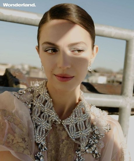 Ella Hunt nice actress pic