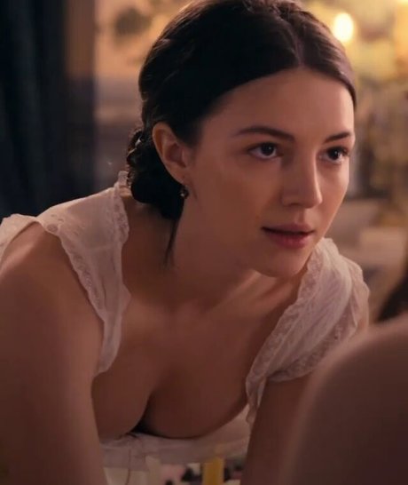 Ella Hunt exclusive star pictures