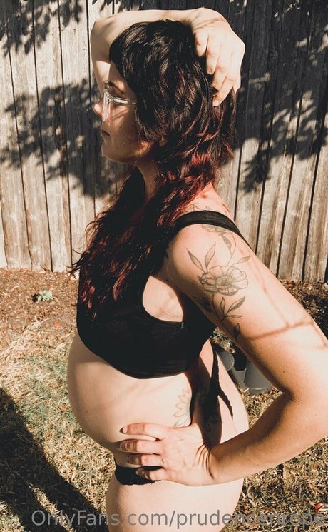 female influencer onlyfans adult picture