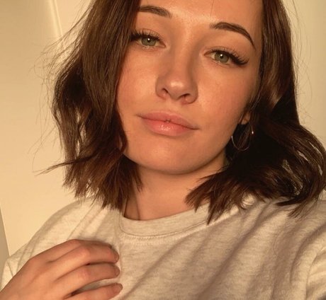 Olivia RumIey erotic model images