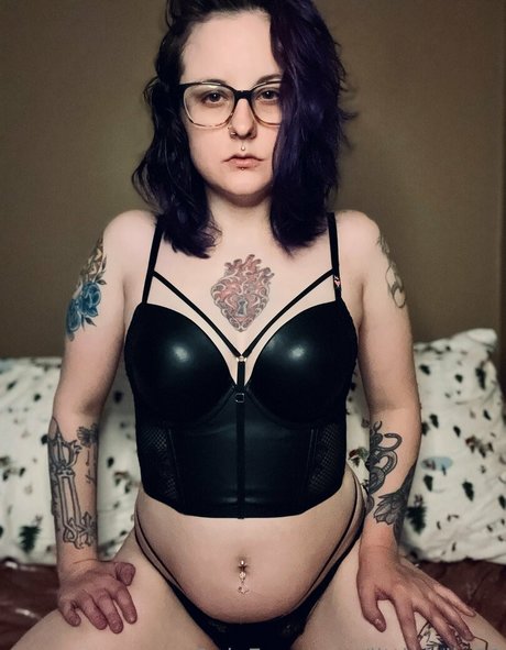 littlelolly89 erotic star img