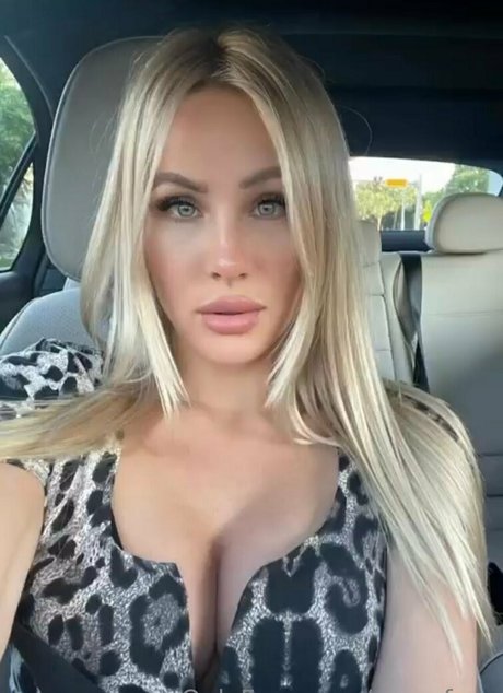 roxyyfoxx pretty pornstar img