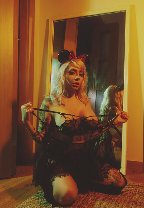 leezalushfree model art photo