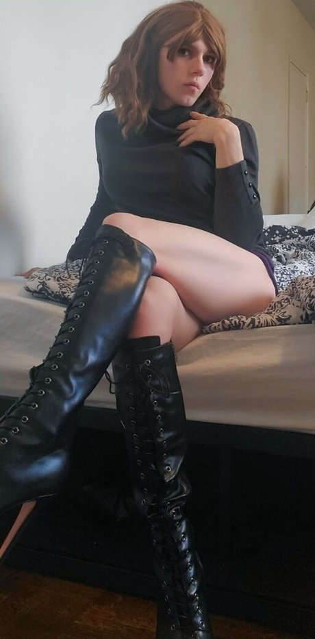 goth threesome onlyfans free naked pic