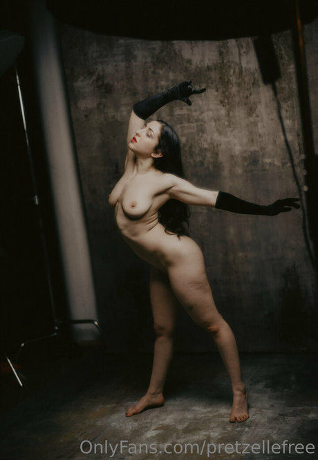 pretzellefree sexy model galleries