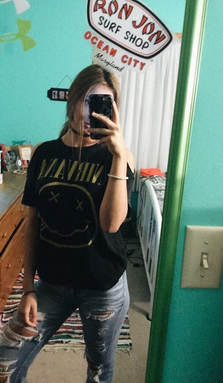 beach blowjob onlyfans erotic pic