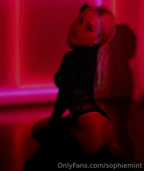 sophiebbface model naked picture