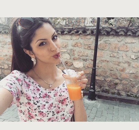 Sarah Sunita star erotic pics