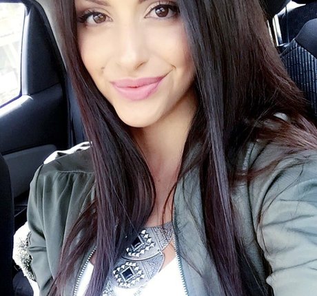 Sarah Sunita pornstar gallery