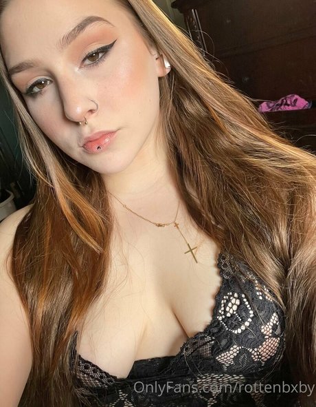 rottenbxby star naked photos