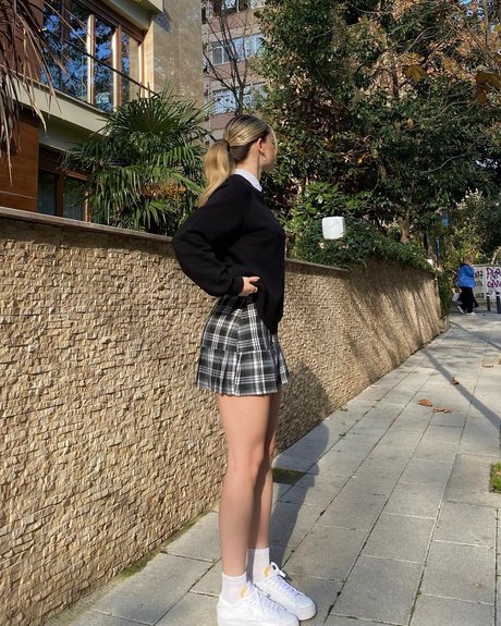 Melike Saygin hot actress gallery