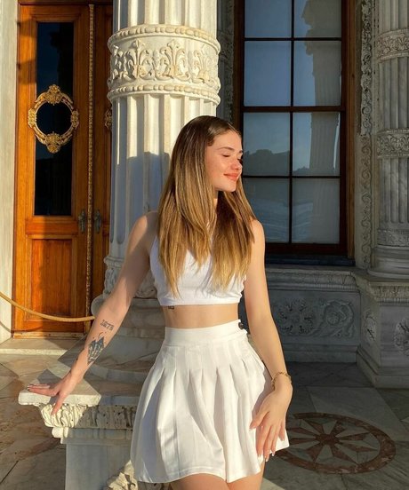 Melike Saygin model high quality image