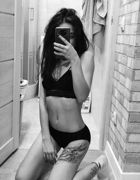 Ella Flare pornographic model archive