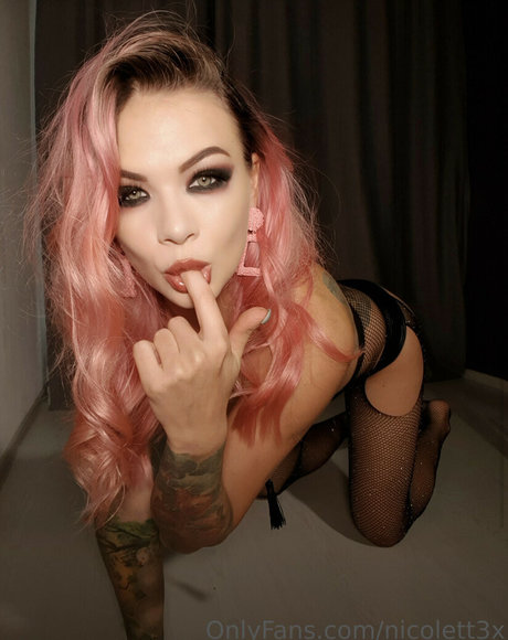 Nicolettxxx model high quality pictures