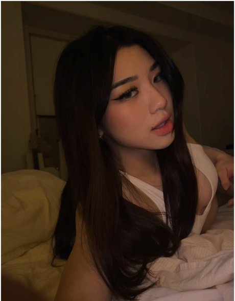 xkyeii porn star photo