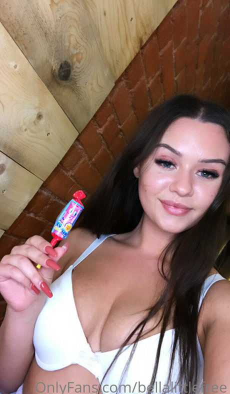 bellalittlefree22 naked model img