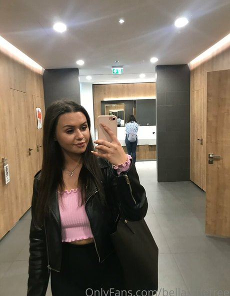 bellalittlefree22 model adult archive