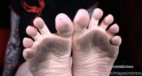 mayasinstress nudes model photo