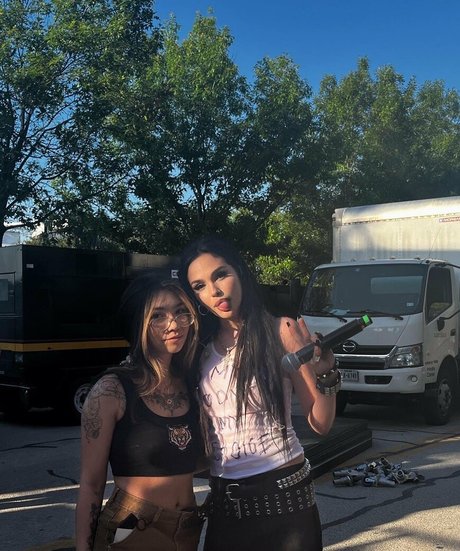 Mikah Tia model hot image