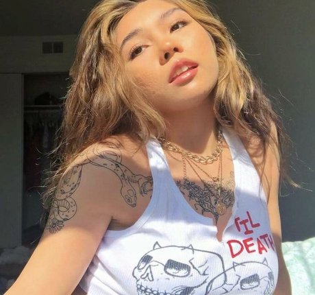 Mikah Tia exclusive pornstar gallery