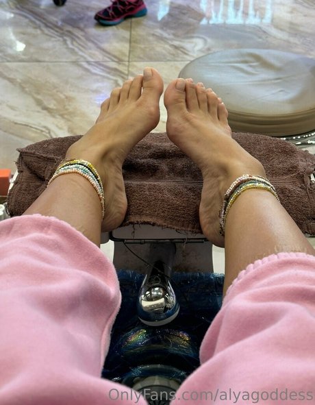 alyagoddess top pornstar gallery