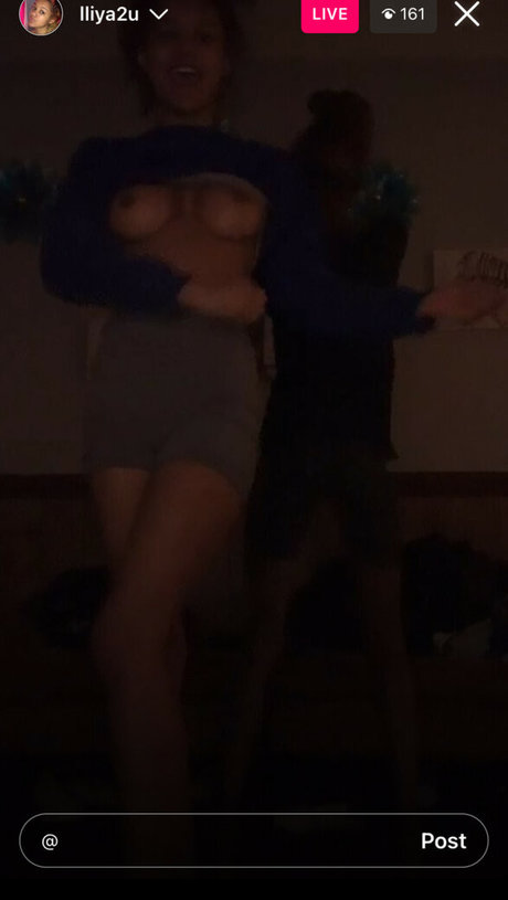 lliya 2u model top img