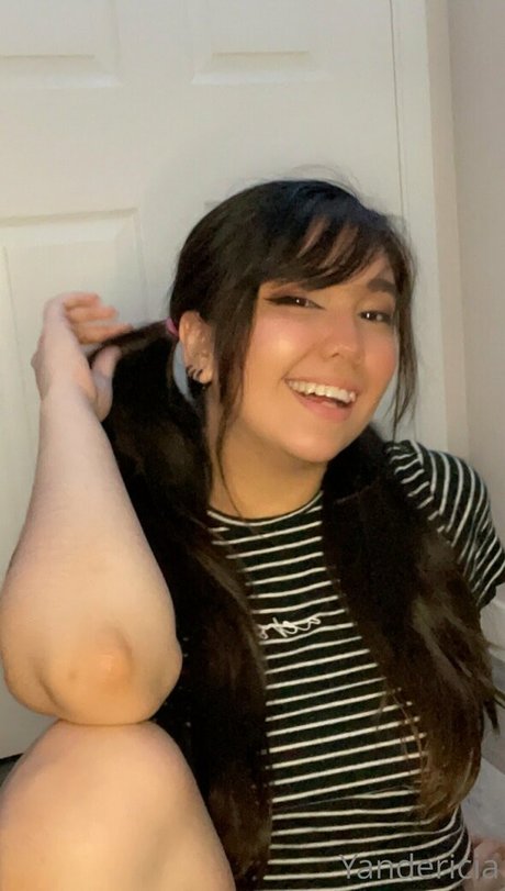 yandericia model sexy image